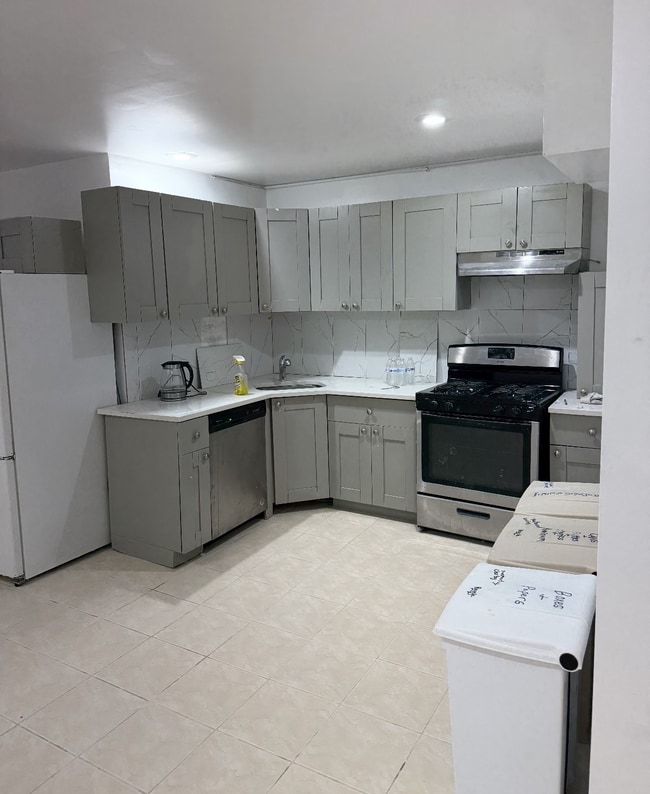 Building Photo - 38 Graham St