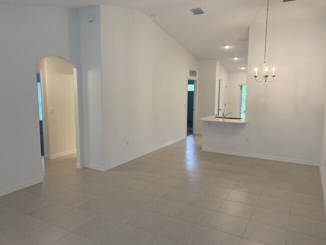 Building Photo - 2 Ryapple Ln
