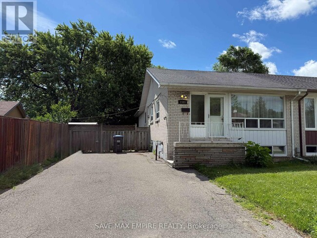 Building Photo - 1560 Sandgate Crescent