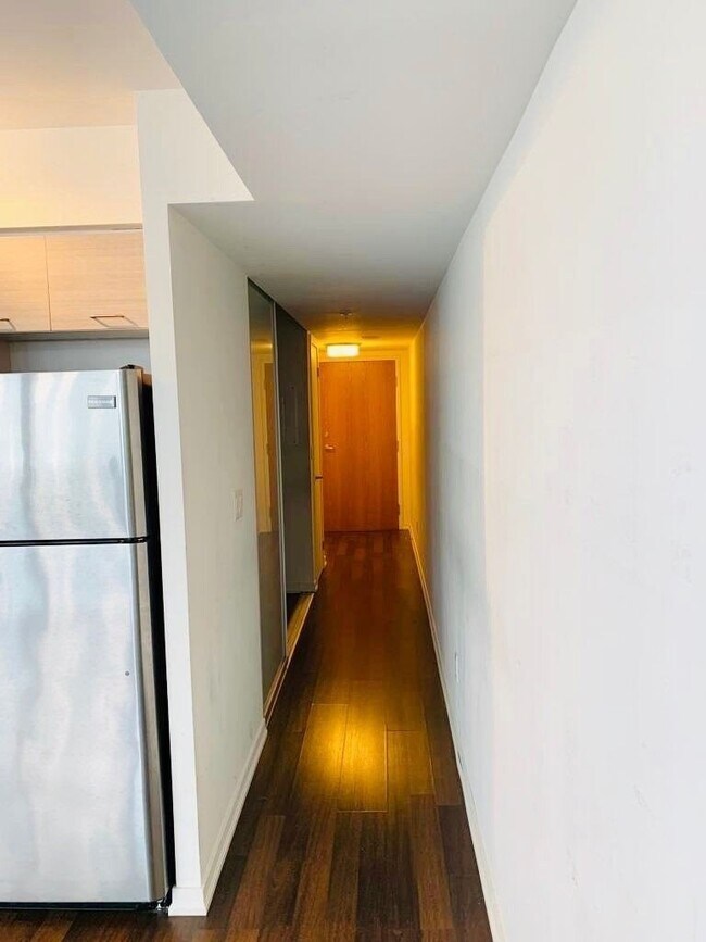 Photo du bâtiment - 20 Joe Shuster Way