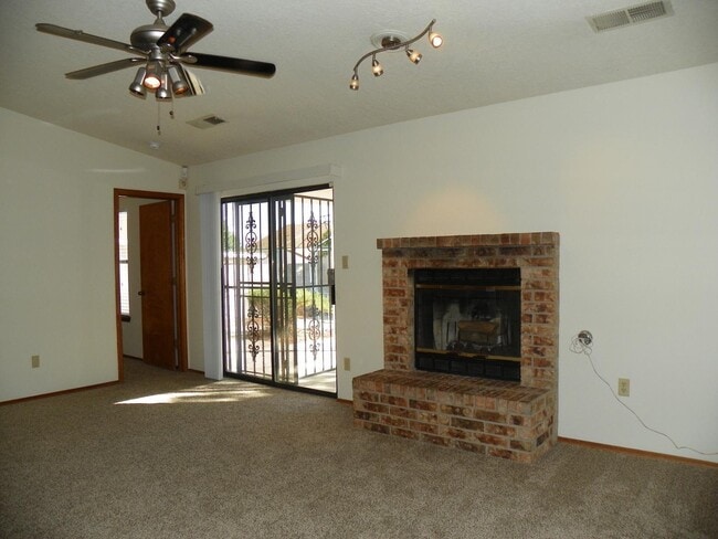 Foto del edificio - 4404 Rabbit Brush Ave NW