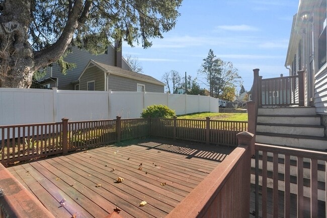 Foto del edificio - 2 Bellevue Ave