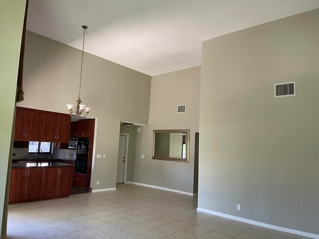 Building Photo - 3100 Kingswood Terrace