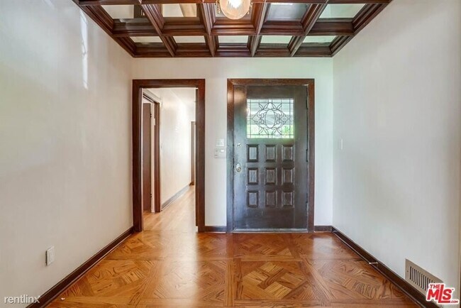 Building Photo - 3 br, 3.5 bath House - 233 S Camden Dr