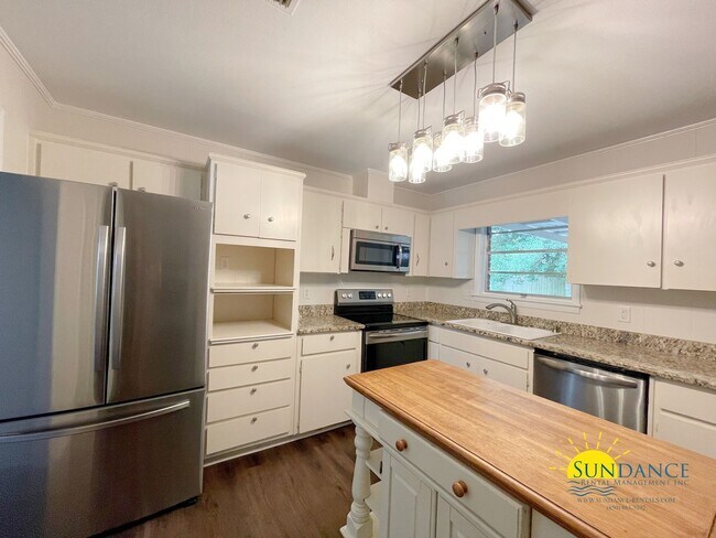 Foto del edificio - Updated 3-Bedroom Home in desirable Kenwood neighborhood!