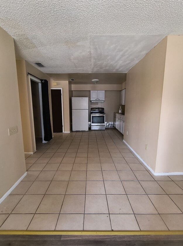 Primary Photo - Spacious 3-Bedroom 2 Bathroom Apartment fo...