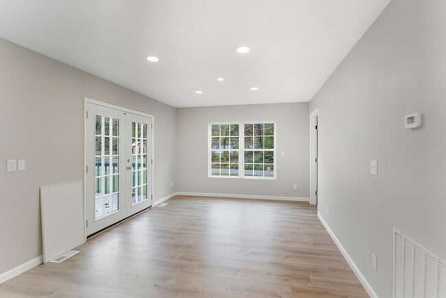 Foto del edificio - 923 McCubbins Rd