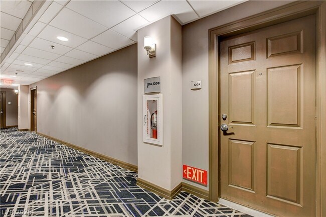 Building Photo - 150 S Las Vegas Blvd