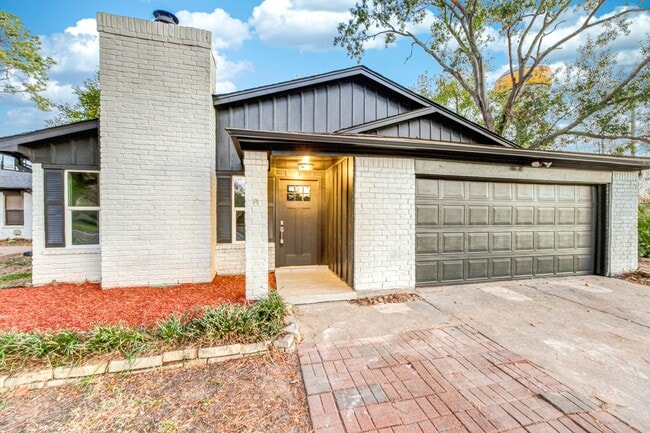 Building Photo - 7115 Falling Waters Dr