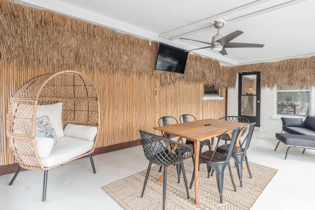 Building Photo - 1321 Chesterfield Dr