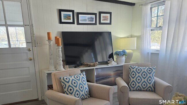 Foto del edificio - 84 E Main St