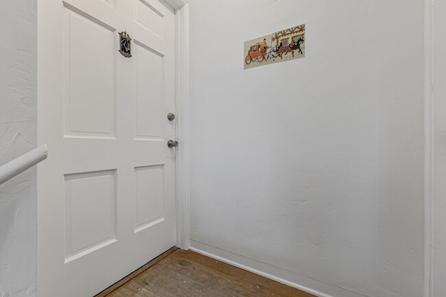 Building Photo - 3841 Arlington Ave