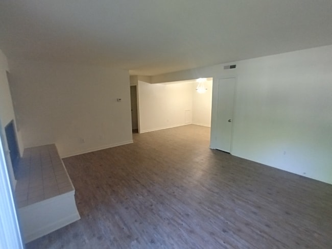 Building Photo - 600 Reusens Rd