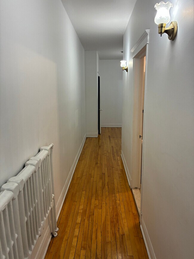 Building Photo - 3649 Rue Durocher