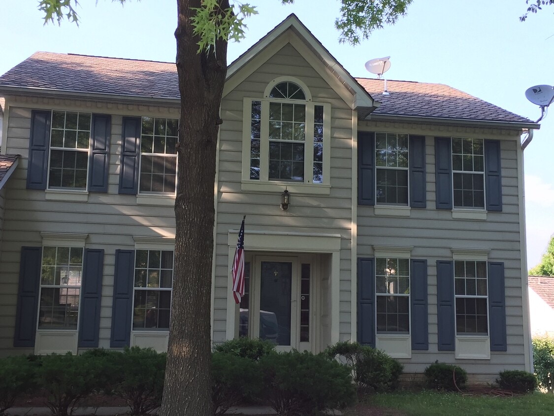 Primary Photo - 215 Grange Hall Dr