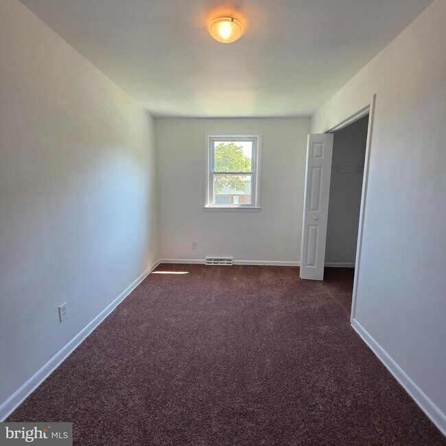 Building Photo - 108 Charles Pl