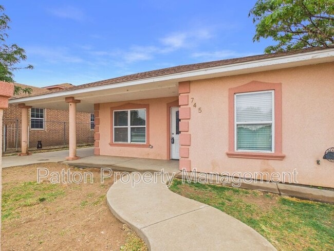 Building Photo - 745 N Aldredge St