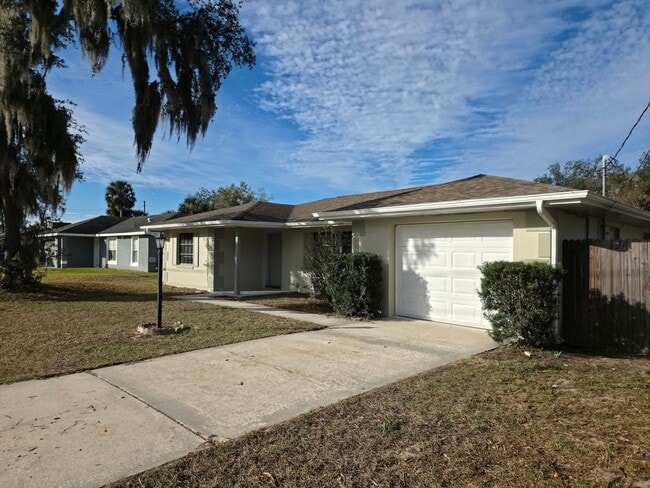 Building Photo - Freshly Updated 2/1 House with Garage in Deltona!