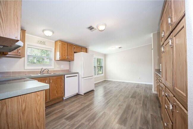 Building Photo - 3BR/2BA Mobile Home with 2 Acres in Weirsdale