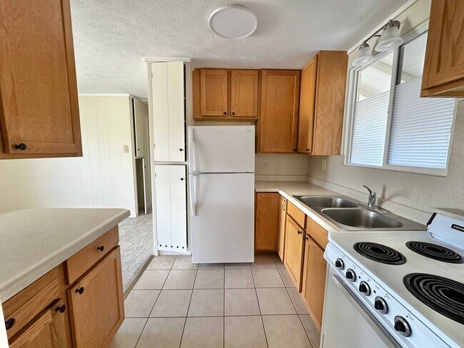 Building Photo - 2 Bedroom / 1 Bathroom 800 sq ft cottage i...