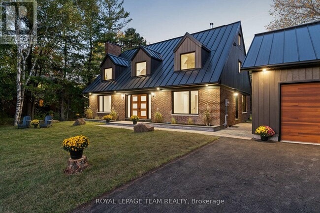 Building Photo - 5575 S Sunset Dr