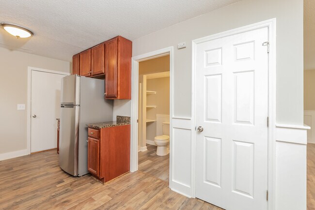 Building Photo - Lovely in Lewisville!