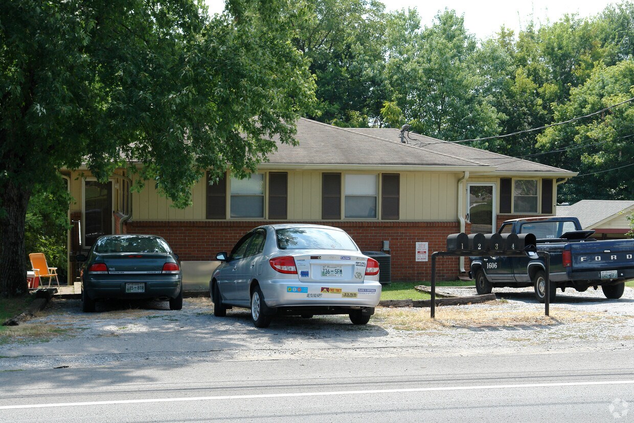 Building Photo - 1606 Eastland Ave