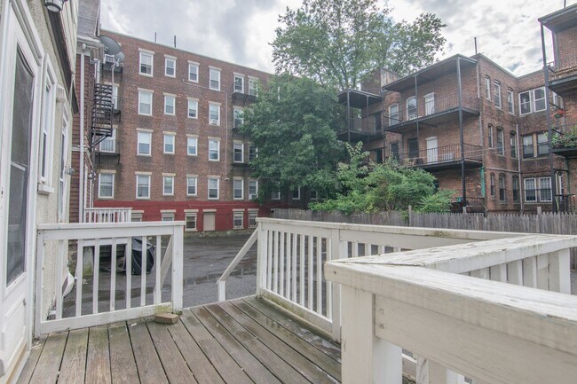 Foto del edificio - Beautiful and Spacious 4 bed2 bath