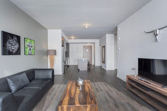 Building Photo - 3105 Promenade du Quartier-Saint-Martin