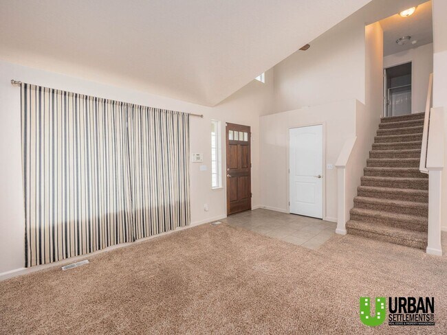 Foto del edificio - Modern 3-Bedroom Home with 3-Car Garage & A/C – Minutes to Downtown Spokane