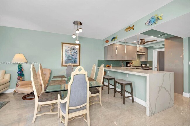 Building Photo - 2751 N Palm Aire Dr