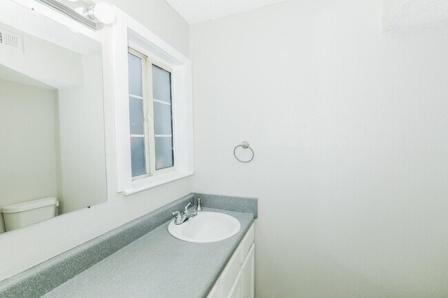 Foto del edificio - Limited-Time Move-In Promotion! Move in on or before April 30 and receive your choice of incentiv...