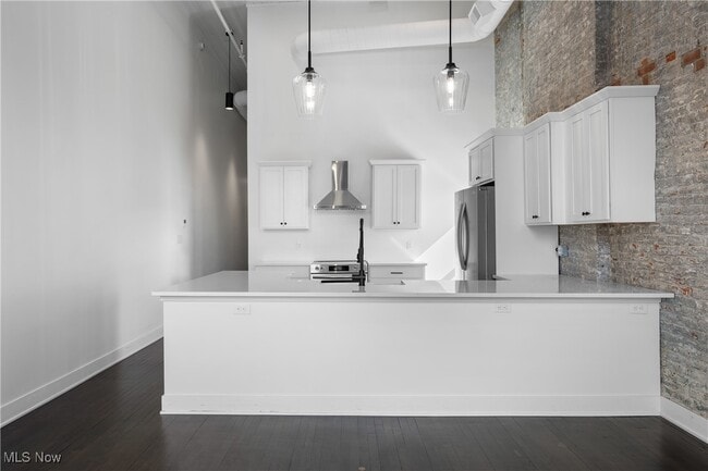 Building Photo - 1277 W 6th St