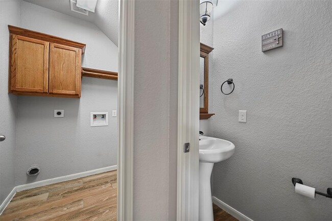 Foto del edificio - 18702 Richland Falls Ln