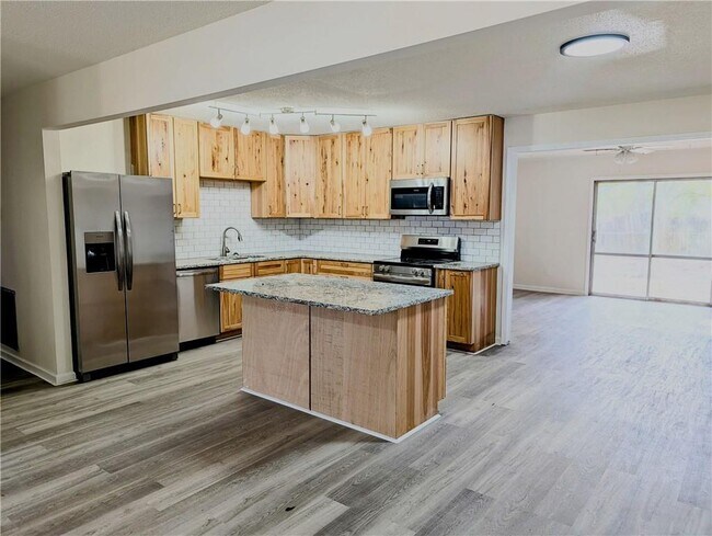 Foto del edificio - 3755 Pleasant Valley Rd