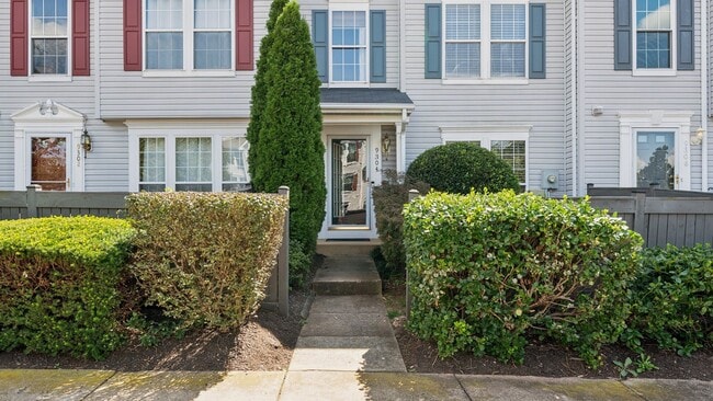 Building Photo - Discover the charm of this beautifully upd...