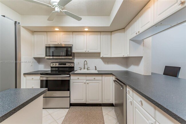 Foto del edificio - 2322 S Cypress Bend Dr