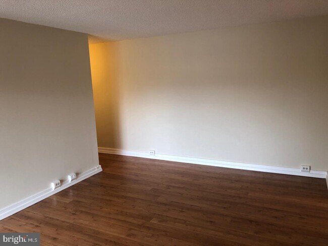 Building Photo - 5909 Tamar Dr