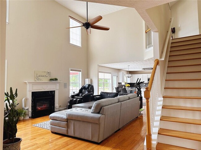 Building Photo - 2620 Betty Dr NE