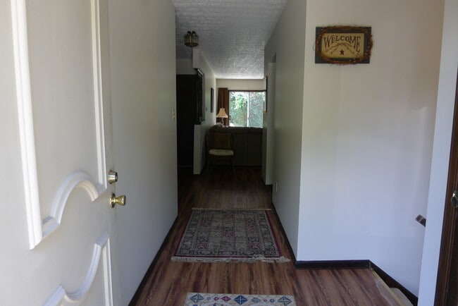 Building Photo - 881 Bluffway Dr