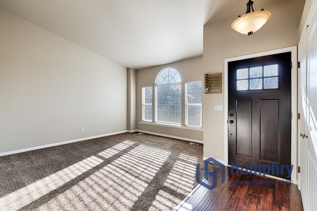 Building Photo - Beautiful home located just minutes from Settler's Park!