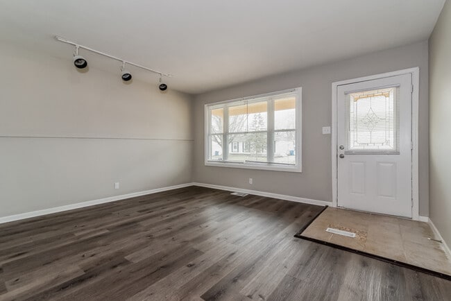 Building Photo - 3501 N Eaton Ave