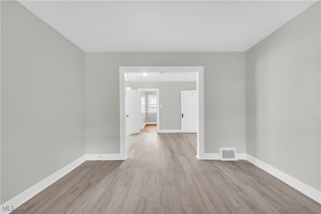 4455 W 48th St Cleveland, OH 44144 – photo 5