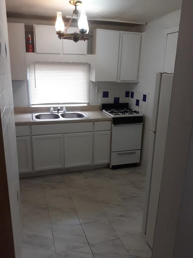 Foto del edificio - 1534 E River St