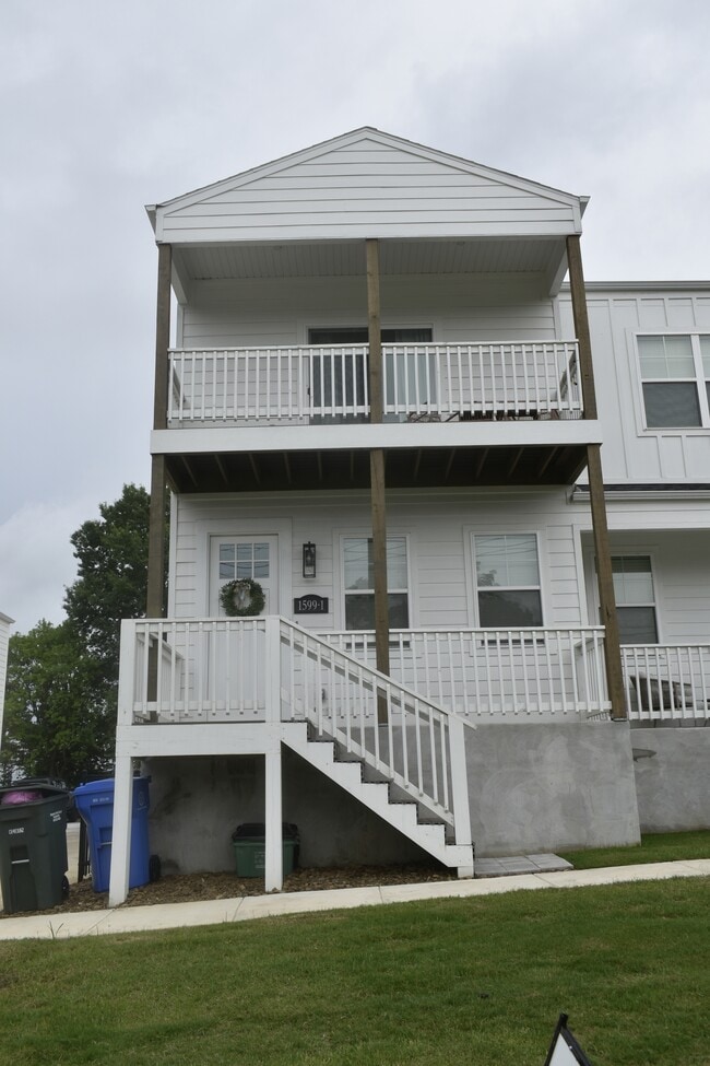 Building Photo - 1599 Brooks Ave