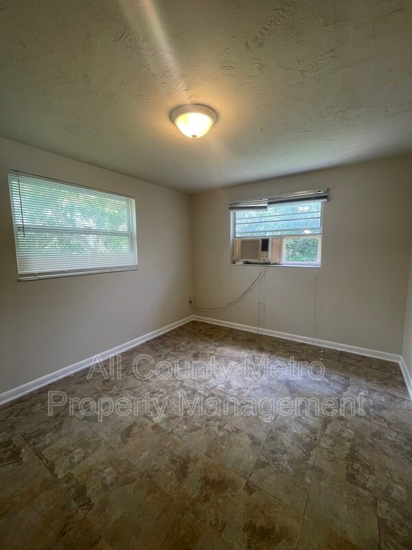 Building Photo - 108 Garden Ave