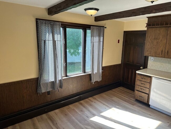 Building Photo - Updated Norwood 1st Floor Unit | Bright, S...