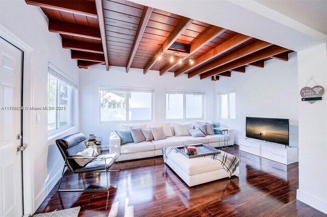Foto del edificio - 2190 NE 169th St