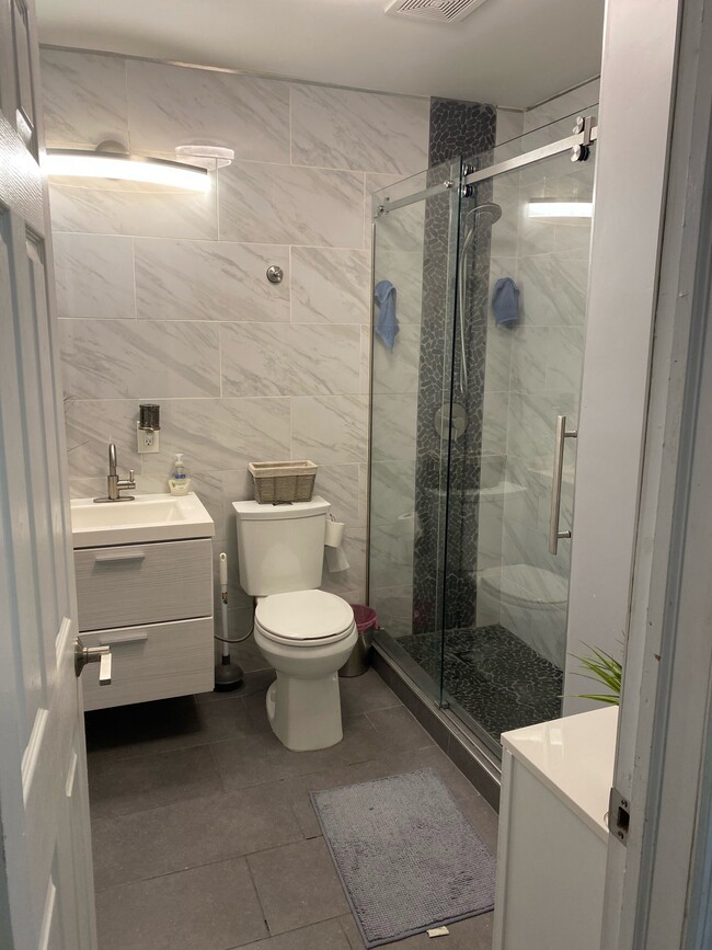 Building Photo - 13414 135th Ave