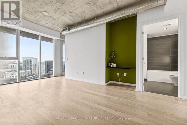 Photo du bâtiment - 170 Bayview Ave